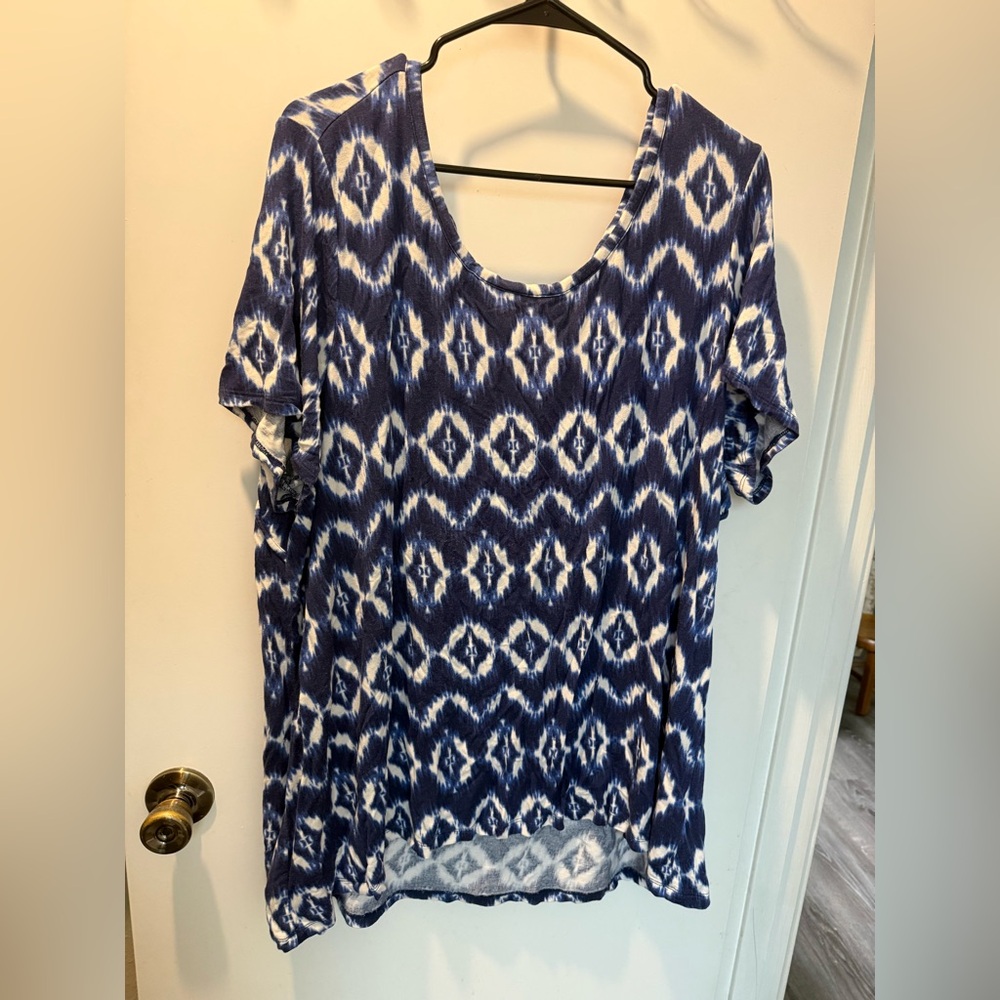 Sunday Navy and White Geometric Women's Tee